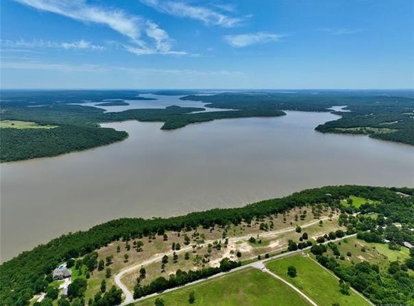2 Kathy Lane, Eufaula, OK 74432
