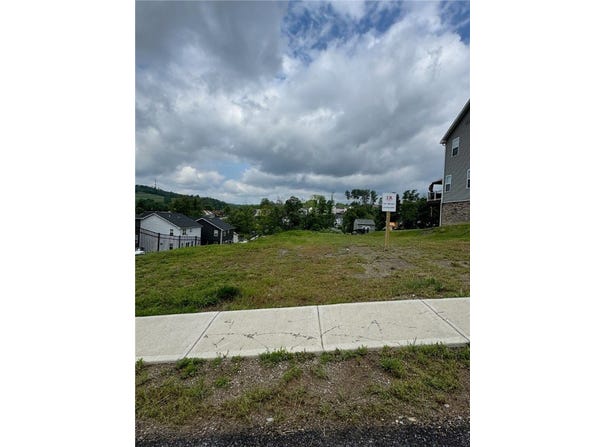 1002 Peak, South Park, PA 15129
