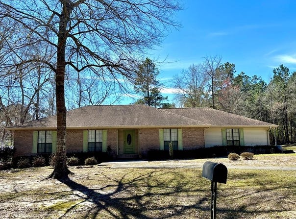 41 Covered Bridge Cove Rd, Carriere, MS 39426
