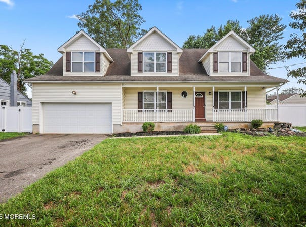 18 4th Avenue, Toms River, NJ 08757