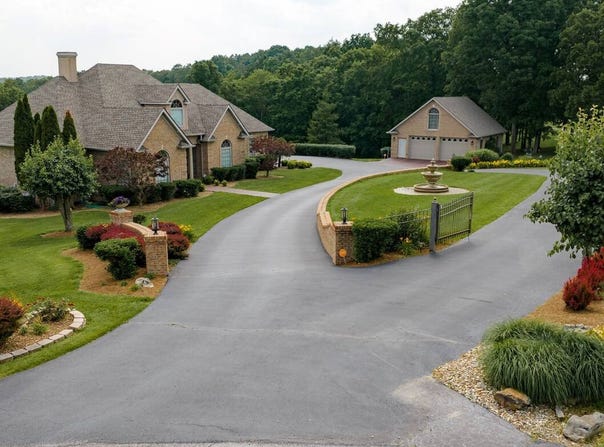 1041 Hidden Valley Drive, Morgantown, KY 42261
