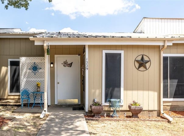 1229 Elm Court, Runaway Bay, TX 76426