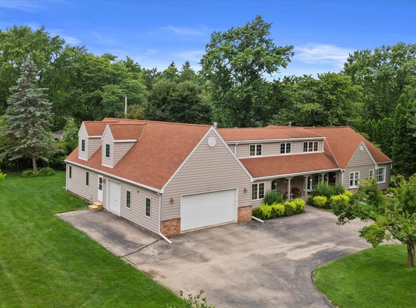 955 Edwards St, Brookfield, WI 53005