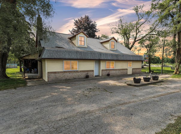 2006 W Rose Center Road, Holly, MI 48442
