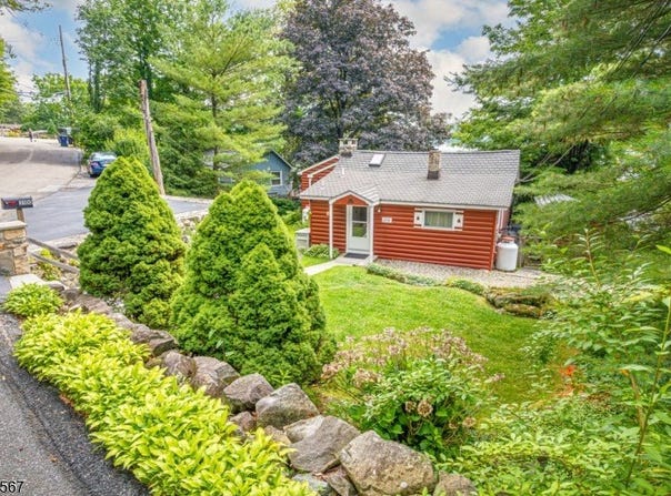 2100 Lakeside Dr, Vernon Twp., NJ 07422-1803