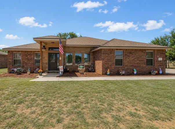 107 Echols Dr, Coahoma, TX 79511
