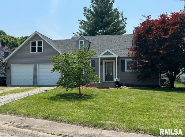 714 W ELM Street, Taylorville, IL 62568