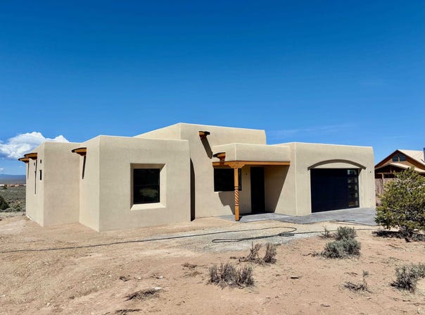 22 Laguardia Rd, Ranchos de Taos, NM 87557