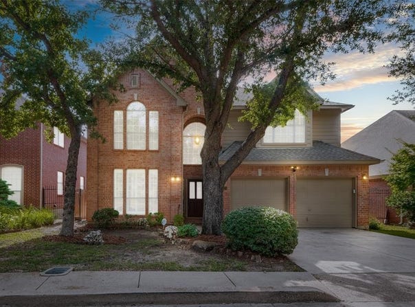 2623 Garden Ridge Lane, Arlington, TX 76006