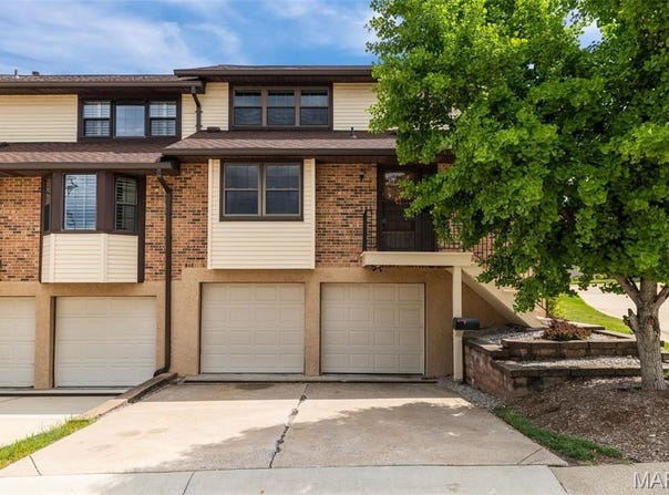 1300 Snapdragon Court, St Louis, MO 63146