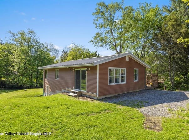 2 Mountain View Pl N Place N, New Paltz, NY 12561
