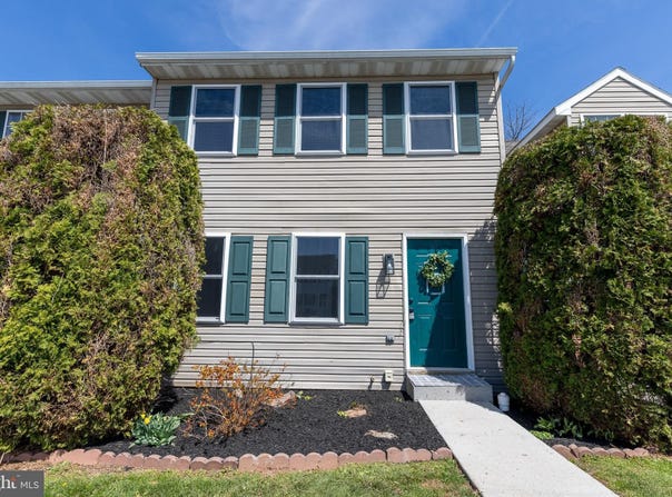 10 FIDDLER Drive, NEW OXFORD, PA 17350
