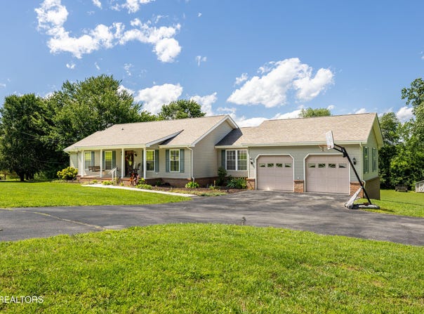 178 Scenic Hill Lane, Lenoir City, TN 37771