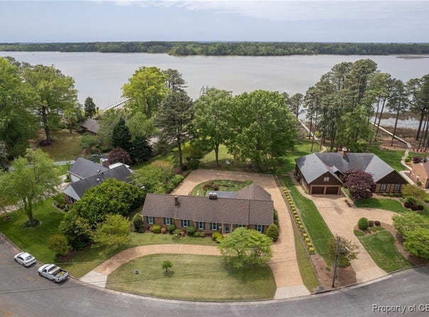 623  Haystack Landing Rd, Newport News, VA 23602