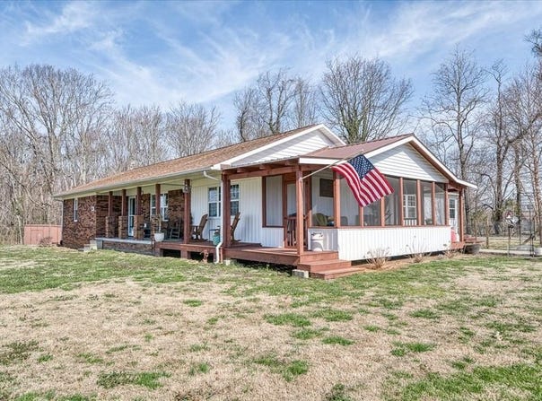 1511 Jones Chapel Rd, Byrdstown, TN 38549