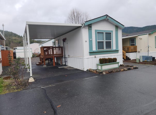 2325 NW Highland Avenue, Grants Pass, OR 97526