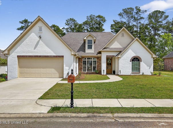 114 Willow Crest Circle, Brandon, MS 39047