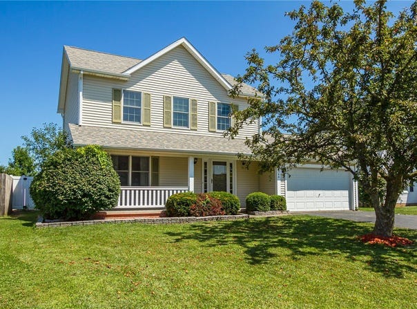 5768 Oatfield Dr, Farmington, NY 14425