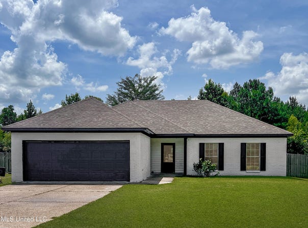 111 Carriage Lane, Florence, MS 39073