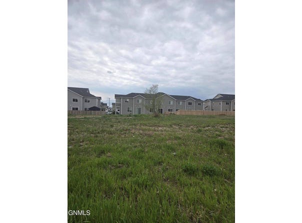 2731 29th Street West, Williston, ND 58801