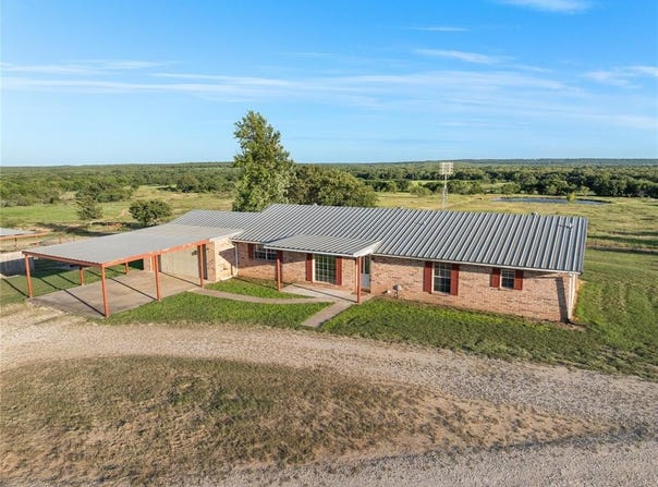 957 Frog Hollar Road, Bowie, TX 76230