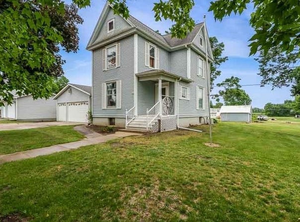 202 E Chicago, DAVIS JUNCTION, IL 61020