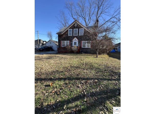 402 S third Street, Clinton, MO 64735