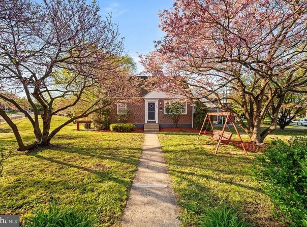 924 VILLAGE ROAD, FOLSOM, PA 19033
