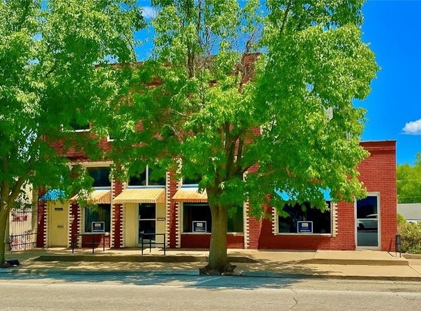 1817 N Main Street, Higginsville, MO 64037
