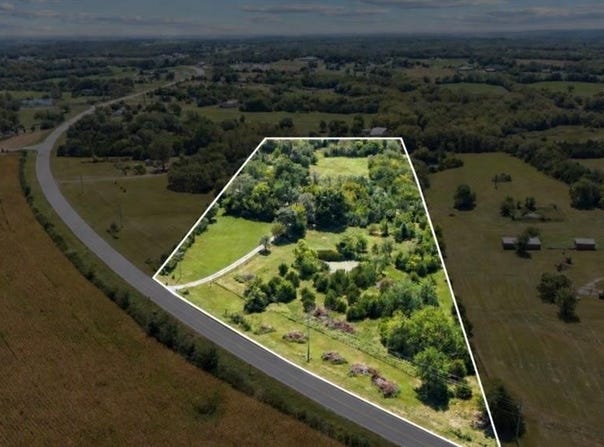 20269 McLouth Road, Tonganoxie, KS 66086