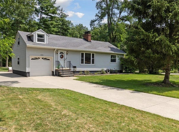 2353 W Hedgewood Drive, Westlake, OH 44145