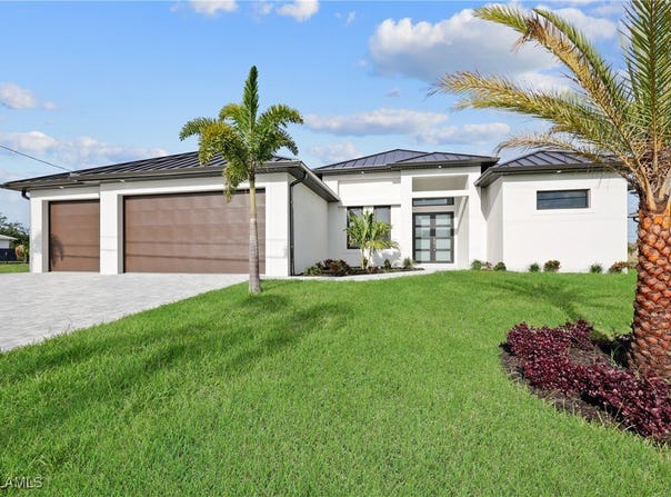 909 SW 11th Court, Cape Coral, FL 33991