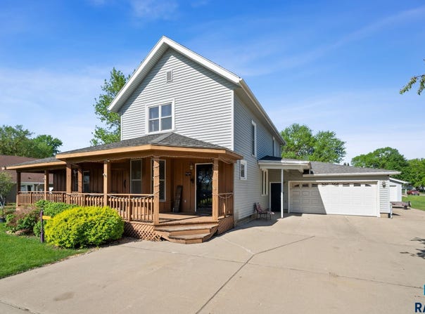 1013 N Blue Mound Ave, Luverne, MN 56156