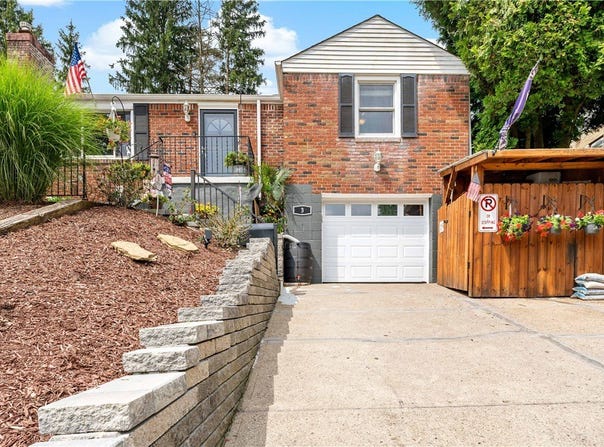 3 Cypress Dr, Carnegie, PA 15106
