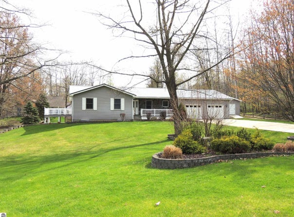 1026 Granada Drive, Lake Isabella, MI 48893