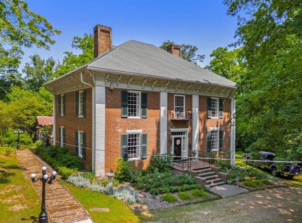 1130 Squirewood Way, Dandridge, TN 37725