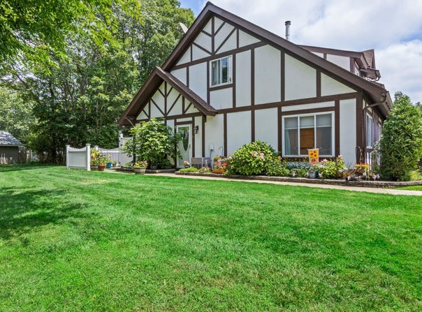 71 Crystal Rock Court, Middle Island, NY 11953