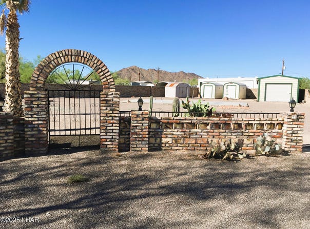 200 N Moon Mountain Ave #22, Quartzsite, AZ 85346