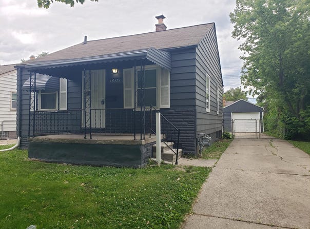 19171 Kenosha Street, Harper Woods, MI 48225