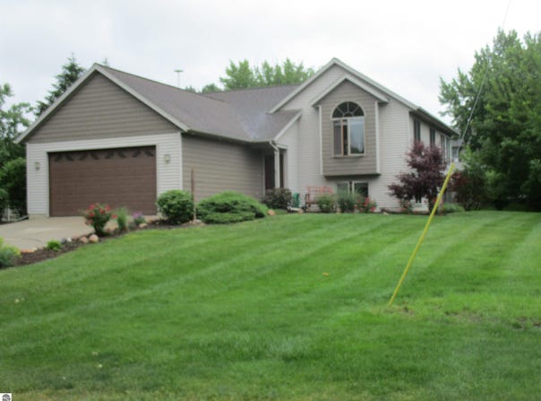 4170 Riverview Drive, Alma, MI 48801