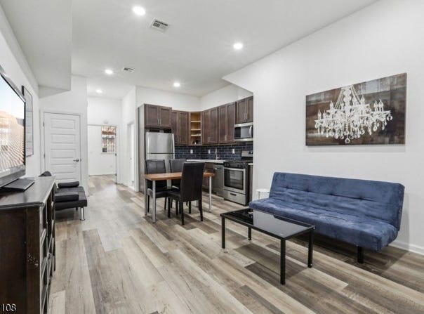 430 Ocean Ave, Jersey City, NJ 07305-3151