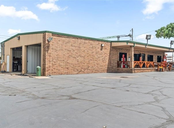 7017 NW 39th Expressway, Bethany, OK 73008