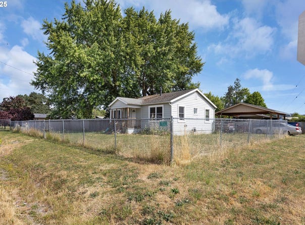 1951 AUSTIN RD, Roseburg, OR 97471