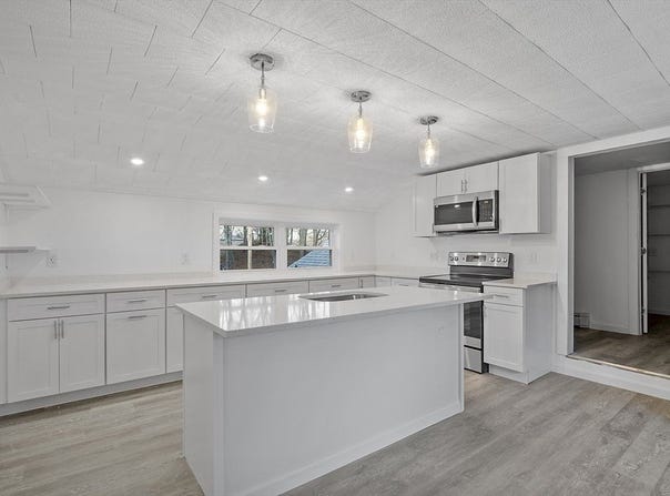 47 Railroad Ave, Rowley, MA 01969