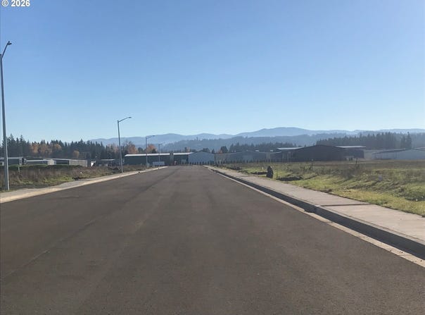 3070 NW CAMPUS Dr, Estacada, OR 97023