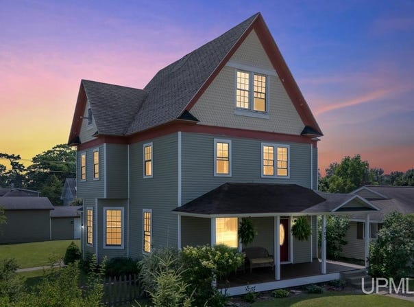 703 Michigan, Gladstone, MI 49837