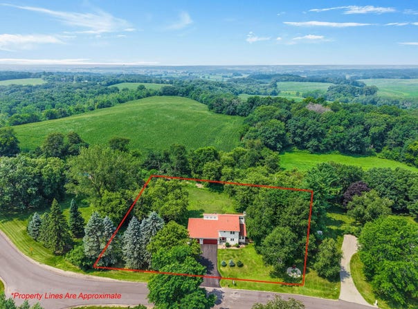 1507 Partridge Hill Drive, Oregon, WI 53575