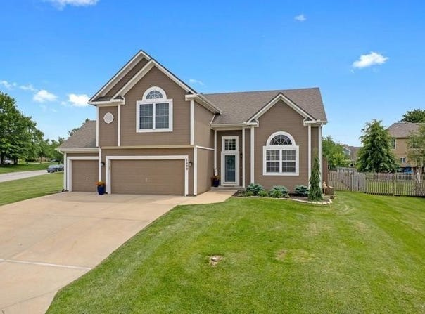 1209 N 3rd Street E, Louisburg, KS 66053