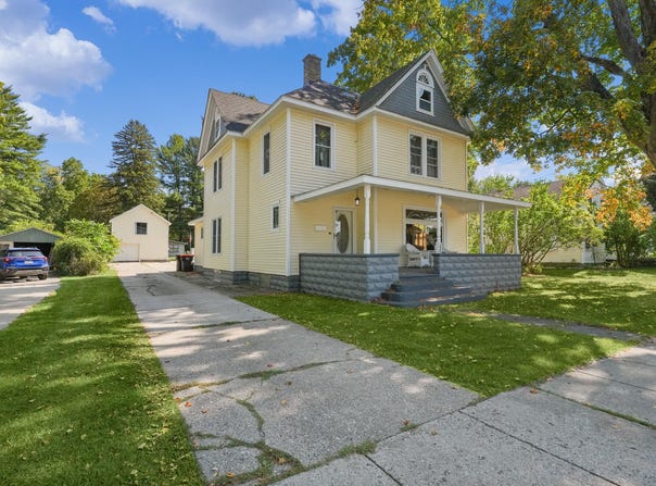 126 N Monroe Street, Rockford, MI 49341