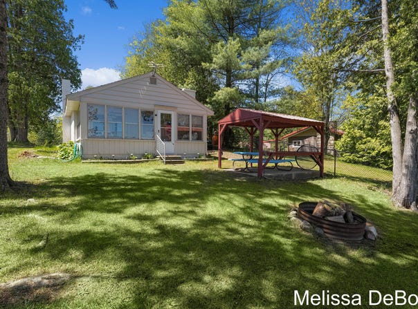 8791 S Old State Avenue, Farwell, MI 48622